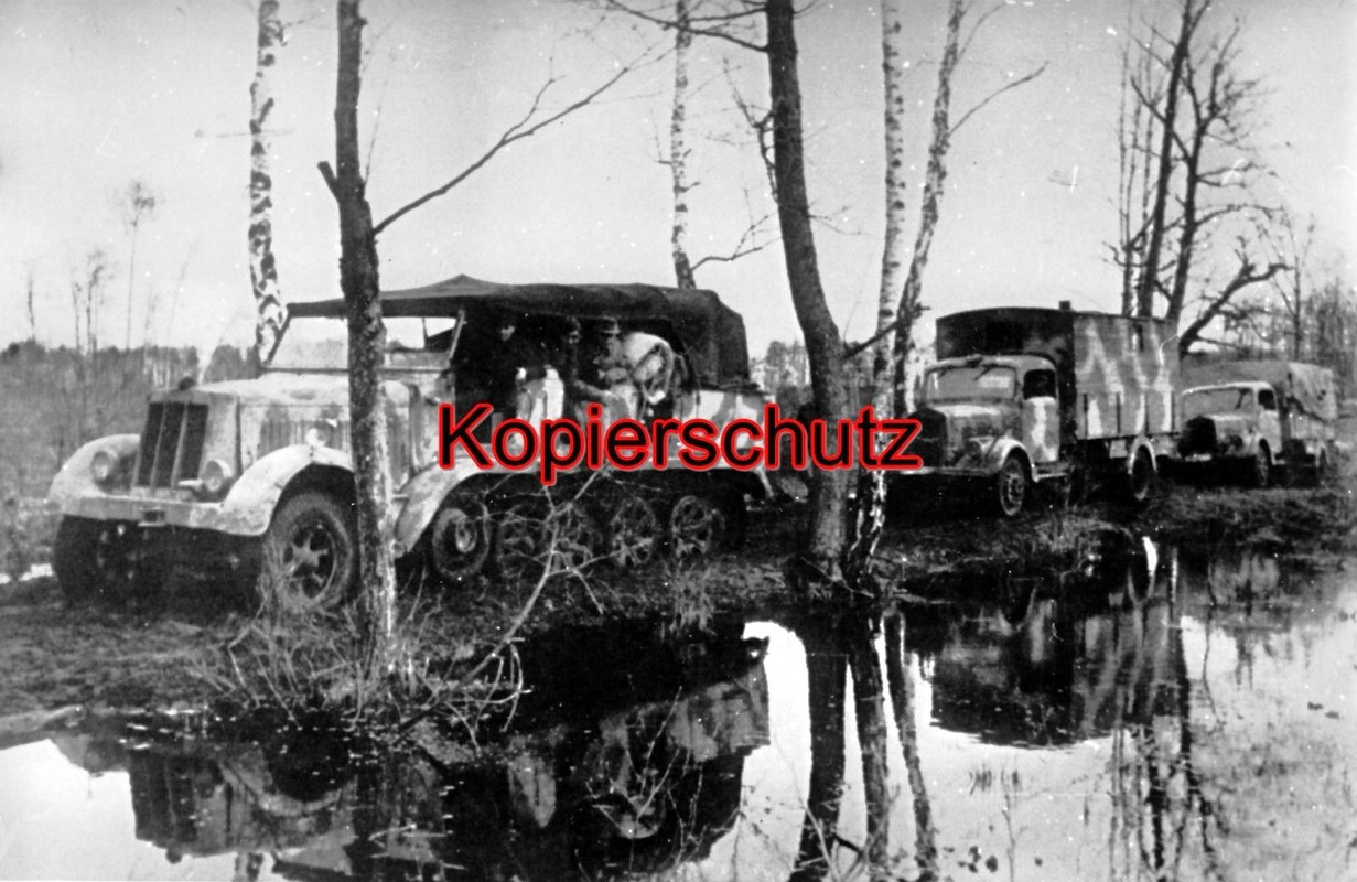 Fahrzeugkolonne Sümpfe Rußlandfeldzug