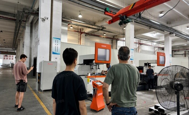 Lingtong Tent production line quality inspection