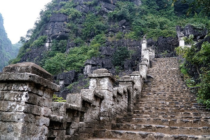 attractions Ninh Binh, Vietnam, Halong Bay on land, Bai Dinh, Van Long, Tam Coc, Bich Dong, Thung Nham