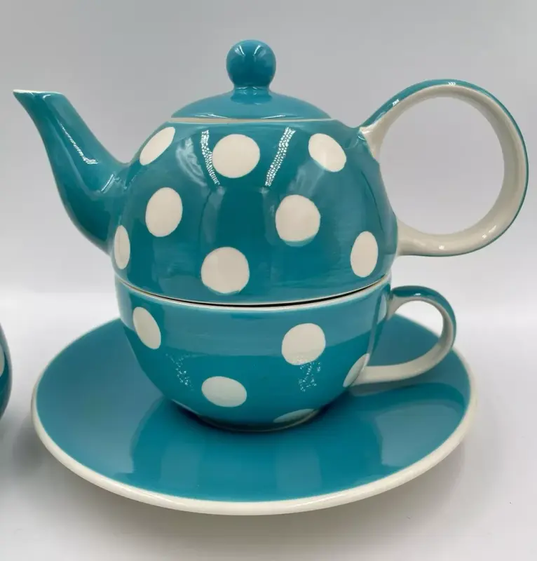 teapot-turquoise-polka-dot.webp