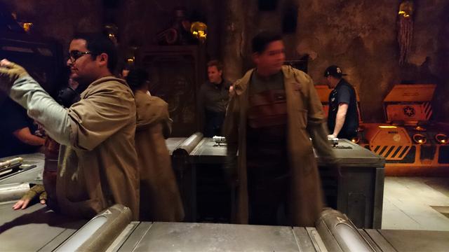 DISNEYLAND ~ STAR WARS: GALAXY'S EDGE, LA GUIA - Blogs de USA - SAVI'S WORKSHOP HANDBUILT LIGHTSABERS: Montando nuestro sable láser (68)