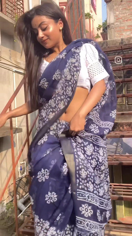 bengali girl sexy in blue saree.mp4_snapshot_00.00.409