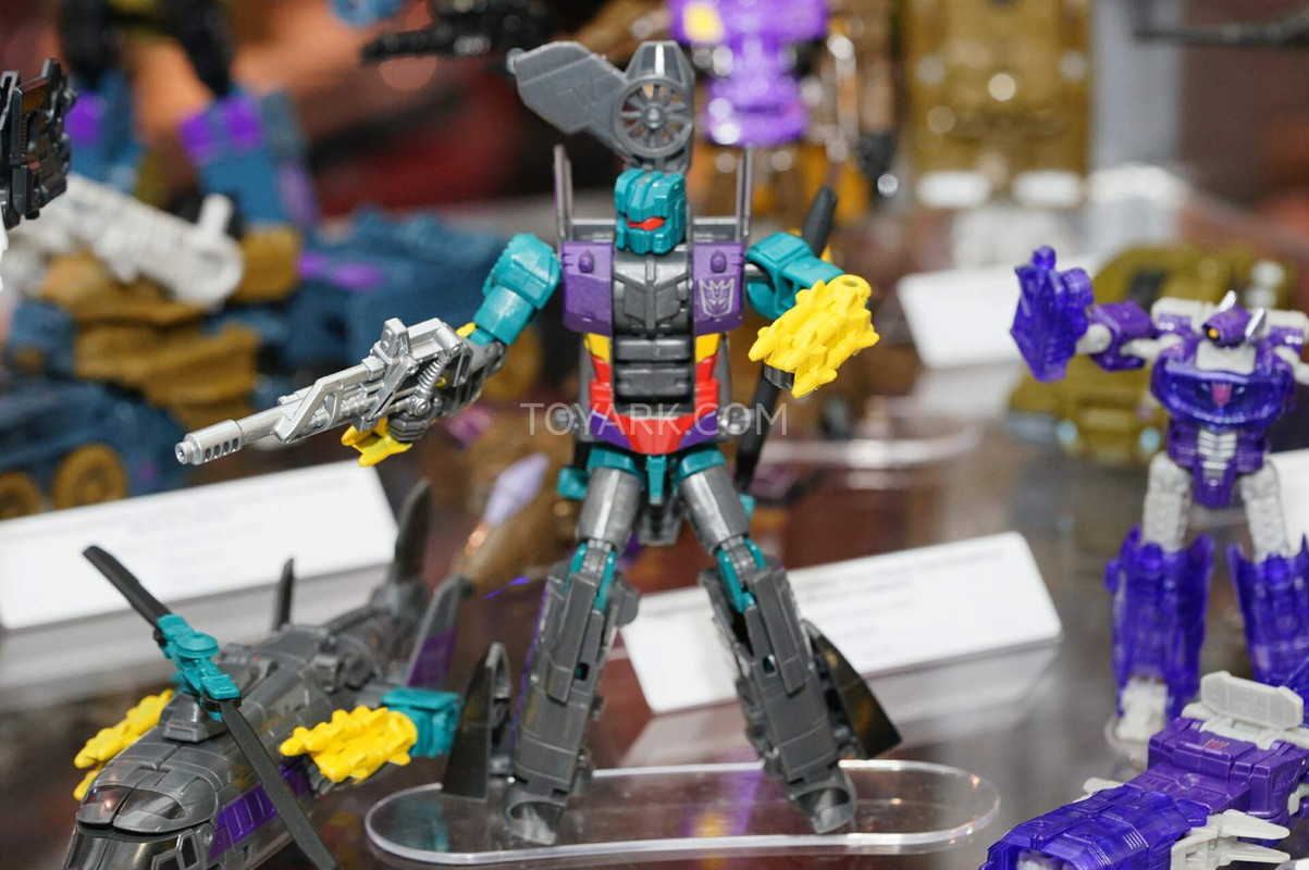 SDCC2015-Hasbro-Transformers-Combiner-Wars-028