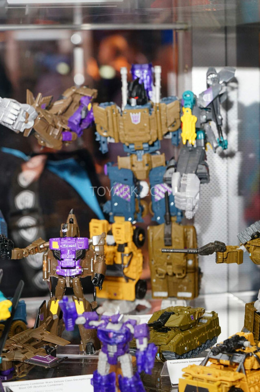 SDCC2015-Hasbro-Transformers-Combiner-Wars-059