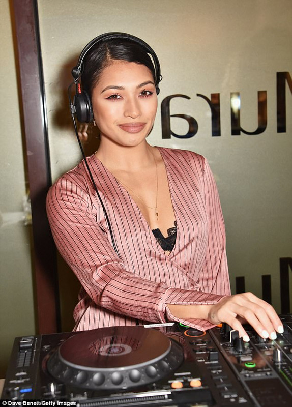 4A9BDAAC00000578-5550973-image-a-142_1522179664061