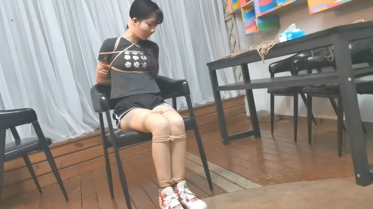 奥特曼 珊珊剧情系列悬赏·紧缚实验室—珊珊的紧缚冒险.mp4_20210425_185337.334