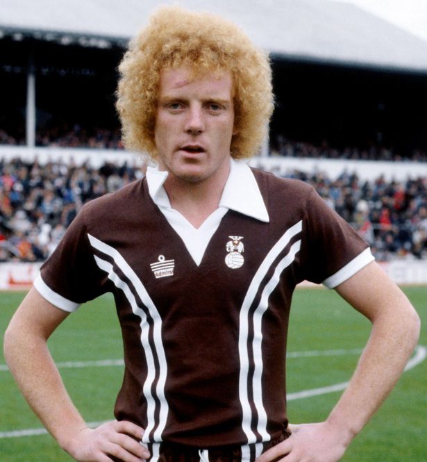 PM226394Football-League-Di