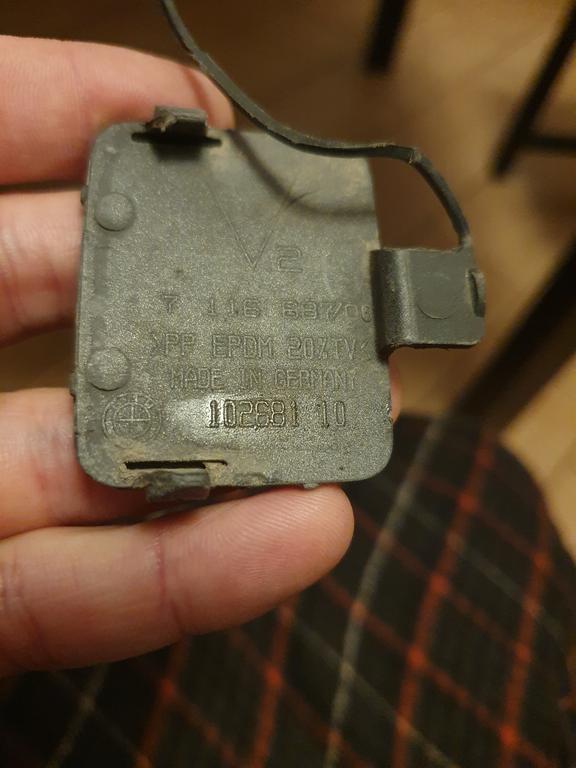 Заглушка буксировочного крюка