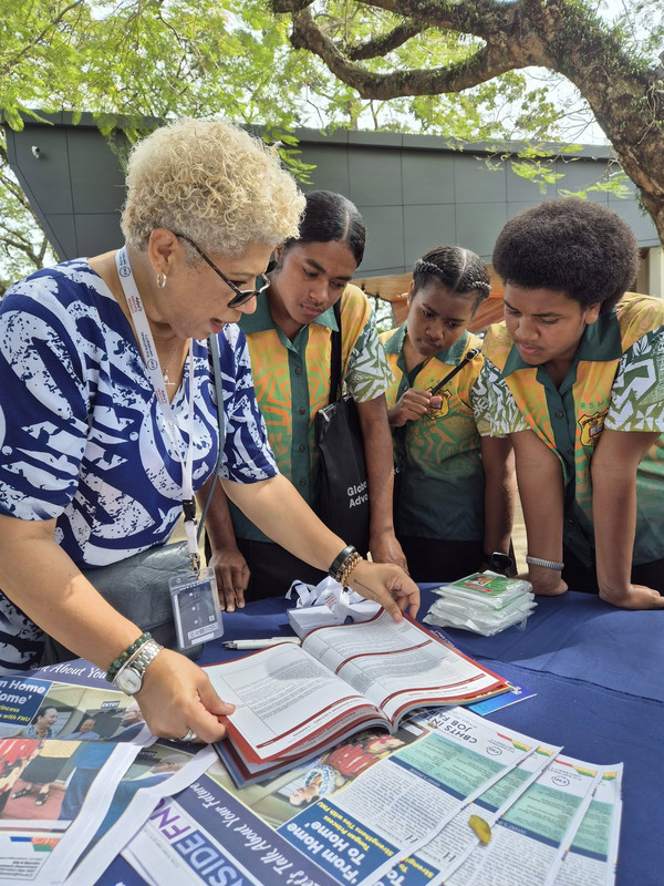 Photo-1-Students-seek-guidance-from-the-Fiji-National-Universiy-Officials-during-the-Outreach-Sessio