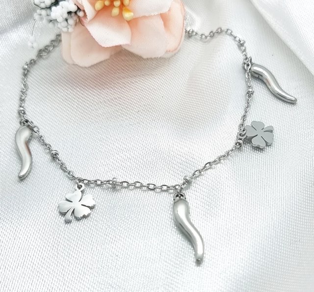Bracciale braccialetto charms Pendenti portafortuna Quadrifoglio Co... | su MissHobby