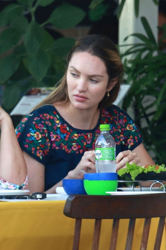 pregnant-candice-swanepoel-out-for-lunch-in-espirito-santo-04-23