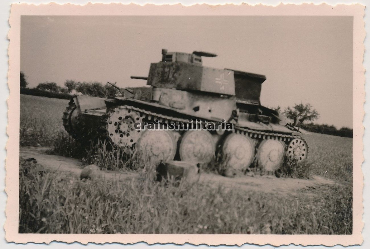 Orig. Foto Wrack einer Panzer 38 (t) Tank Beute 