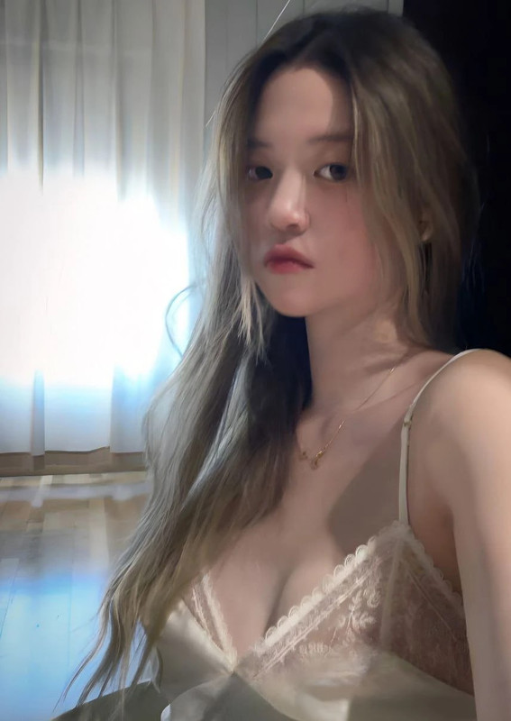 X2江西科技学院女大学生【郭亦瑶】在废弃教学楼给拍摄大尺度写真，实在忍不住了，就当场野战后入！！ (1)