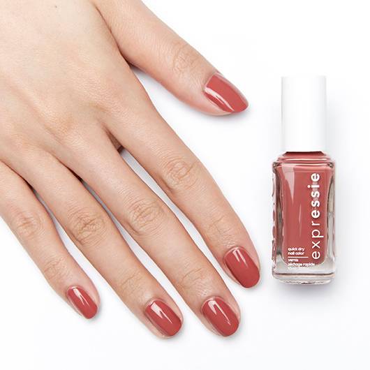 ESSIE-expressie-party-mix-and-match-on-hand-1