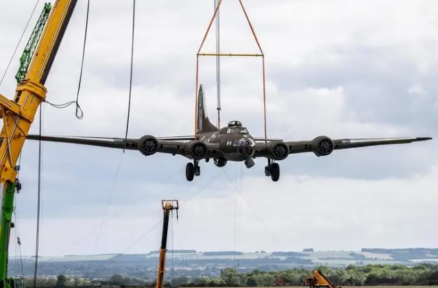 B-17  de la série « Masters of the Air » B-17