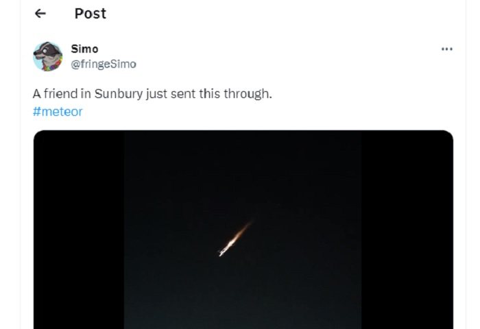 Sebuah cahaya misterius yang menghiasi langit baru-baru ini menghebohkan warga Melbourne, Australia. Cahaya misterius tersebut melintasi langit Melbourne pada Senin (7/8/2023) malam waktu setempat.