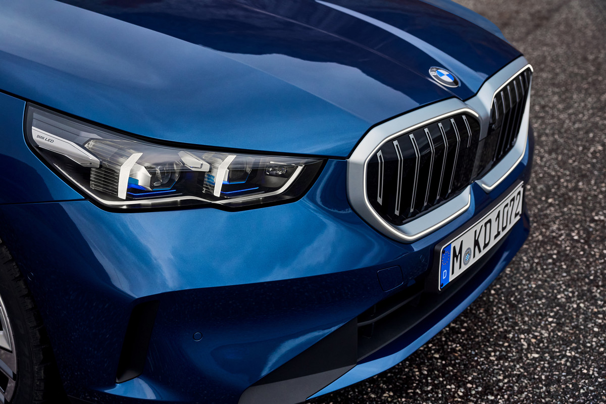 P90537384_highRes_the-new-bmw-520d-xdr