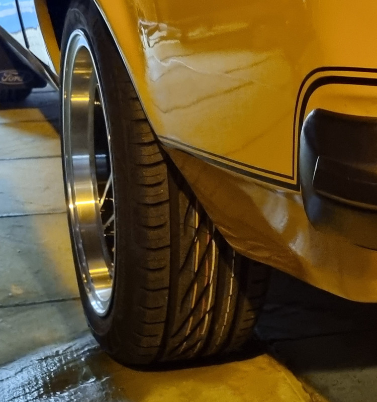 Signal Amber Ford Capri Mk2 2.0S