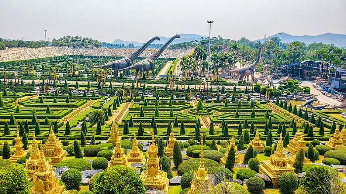 Nong Nooch Village, tempat wisata populer di Thailand.
