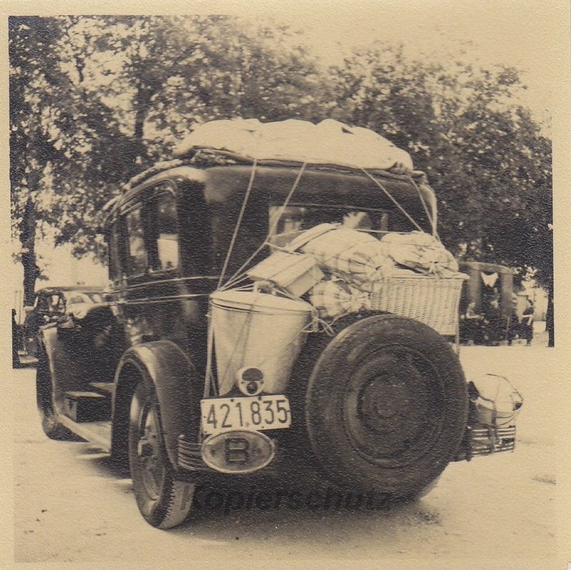 belgische Flüchtlinge mit PKW bei Hasselt Belgie