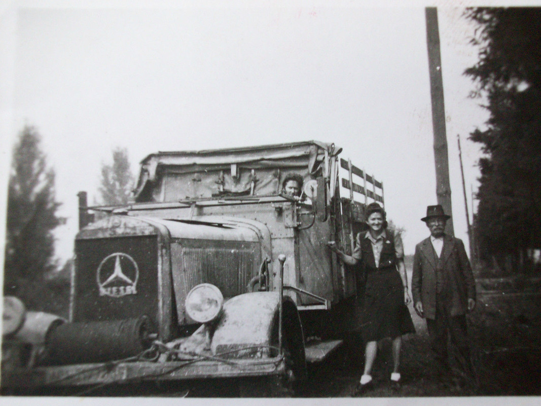 LKW Mercedes Benz LG 3000, einheimische Bevölker