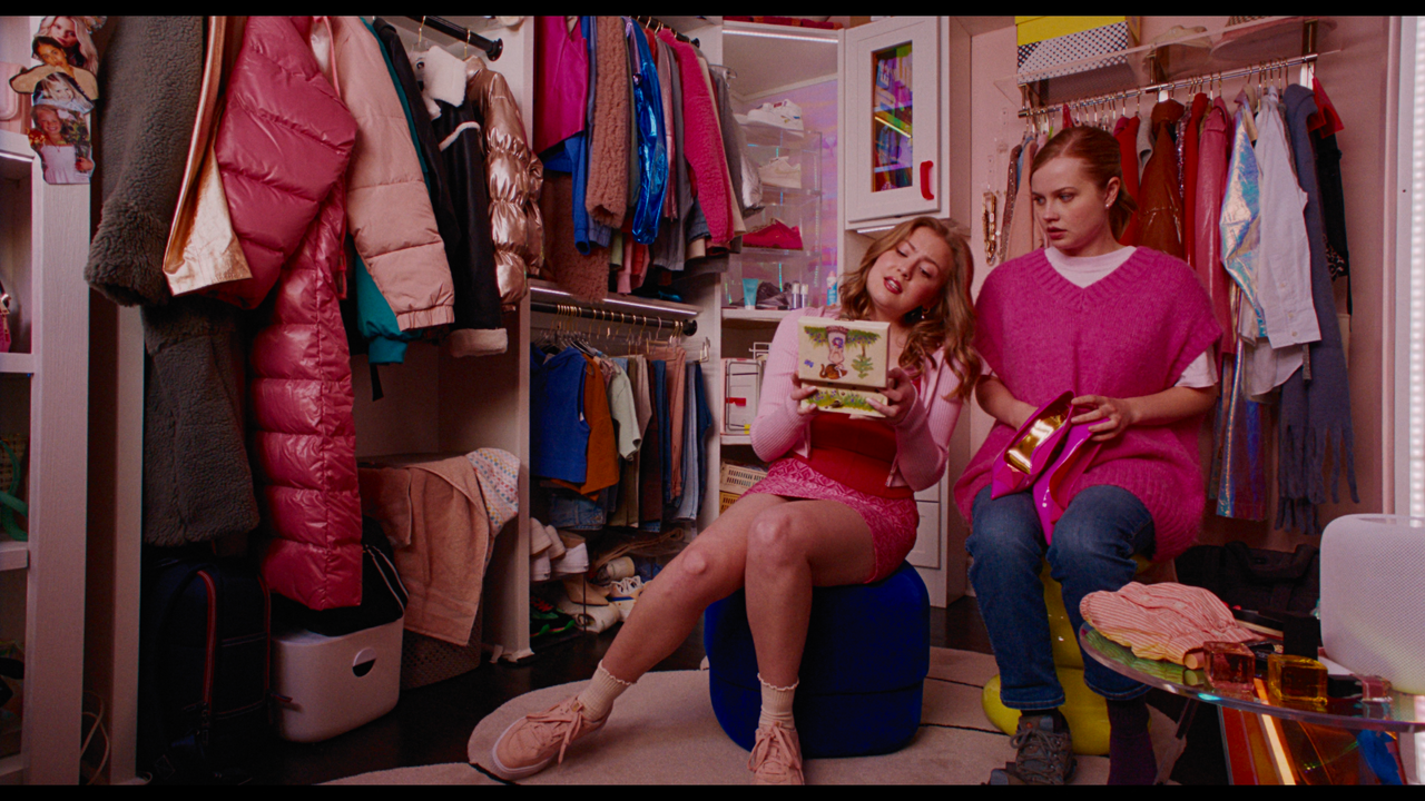 mpv-shot_Mean.Girls.2024.2160p.UHD.BDREMUX.HDR.DV.HEVC-Нечипорук_00_30_03_0008