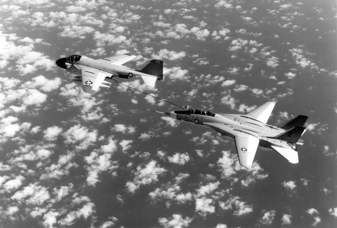 grum 1293 F-14A, NA-6A tanker, refuel, 8.1971