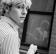 Ross-Lynch-superficial-guys-88