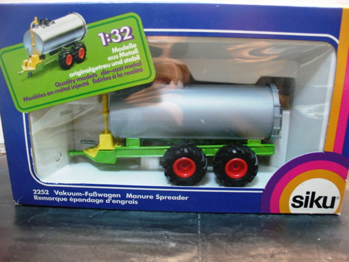 WOW EXTREMELY RARE #2252 Vacuum-Barrel Wagon Trailer Silver BNIB 1