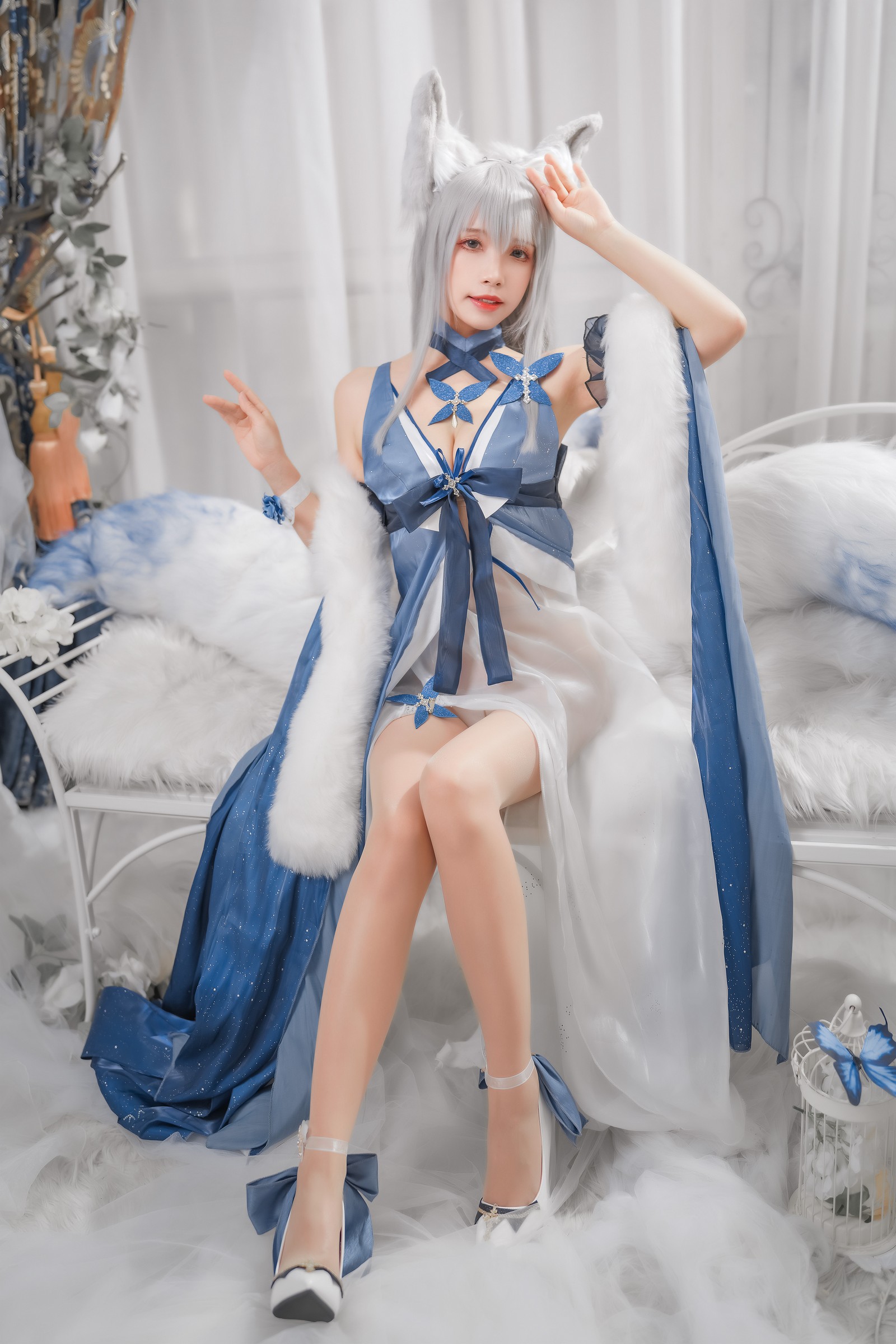 Neko-薇薇 信浓礼服 Cosplay 写真｜优雅风高清图集（30P｜74MB）插图2