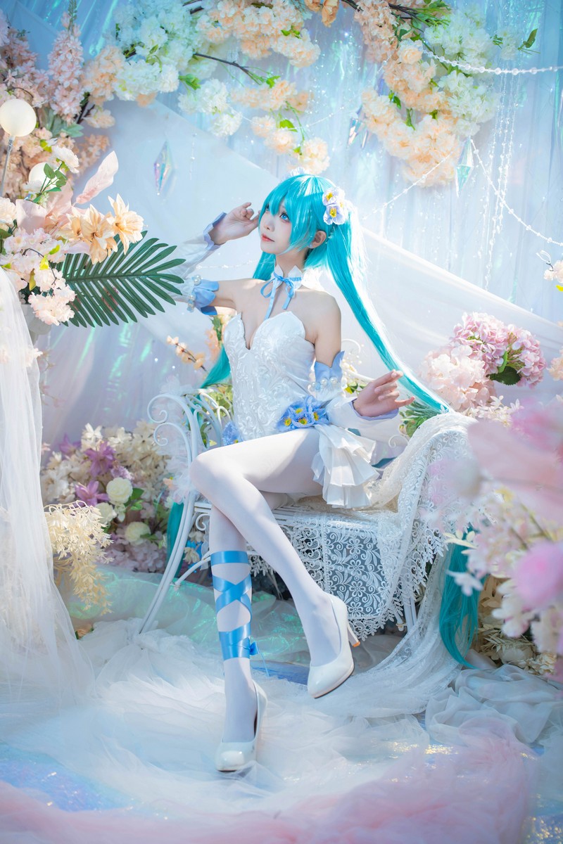 艾西Aiwest 初音未来粉蝶花Cosplay写真图集 Miku高清美图 44P (159.9M)插图1