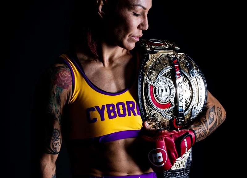 Крис Сайборг подписа нов договор с Bellator