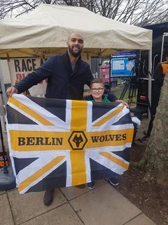 Carl-Ikeme-and-Berlin-Wolves-flag-25-11-2018.jpg