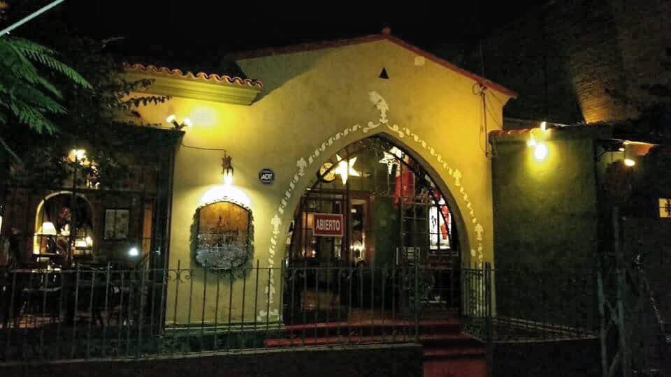 Niña fantasma aparece en bar de Torreón y se hace viral en Internet