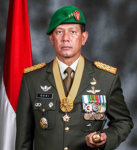 Mayor Jenderal TNI Doni Monardo saat menjabat Panglima Kodam XVI/Pattimura.