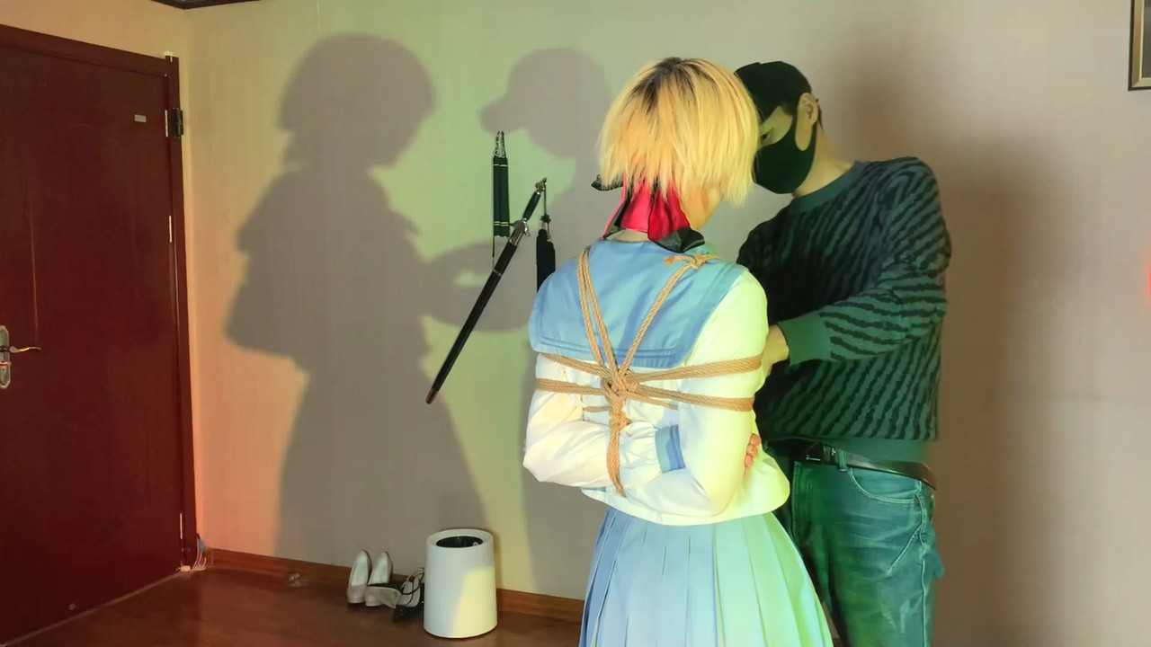 一绳所爱 喵喵JK装空中悬吊半个小时.mp4_20211223_130343.222