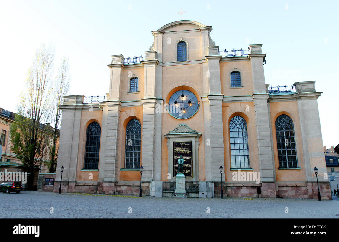 exterior-view-of-storkyrkan-church-in-stockholm-sweden-21-november-D4TTGK