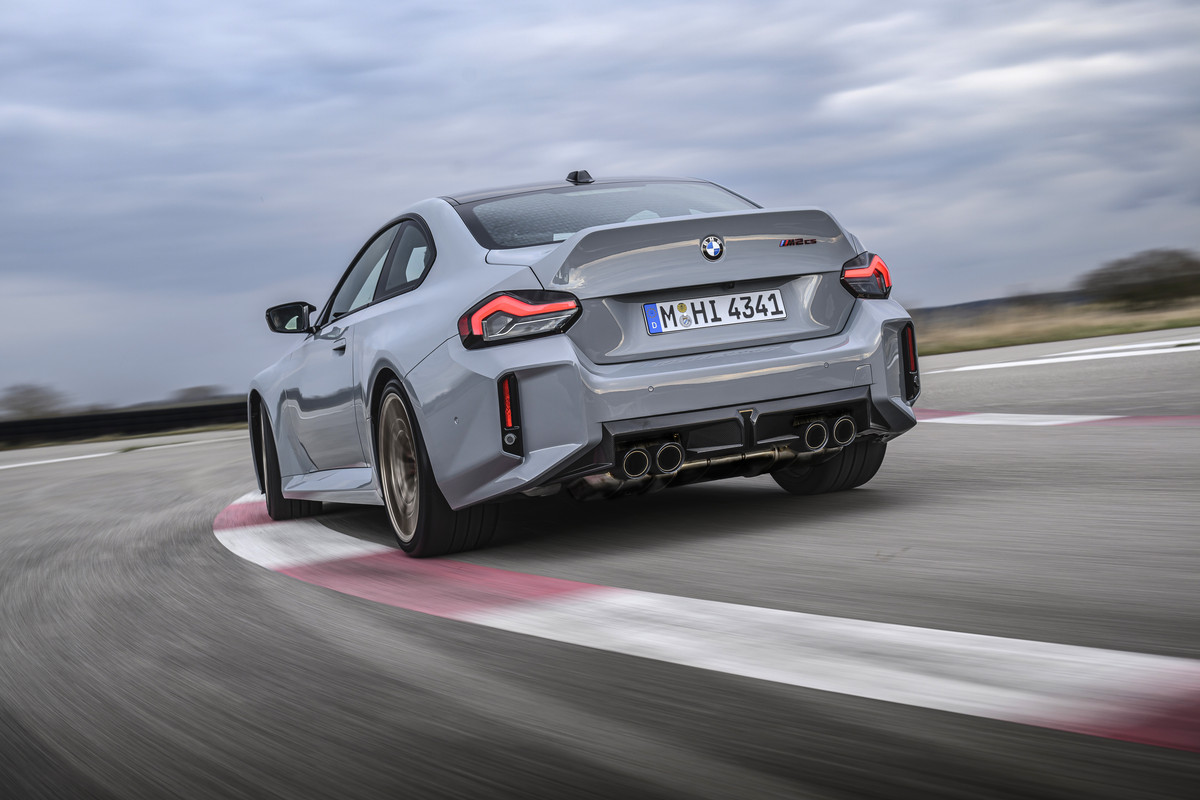 P90600849_highRes_the-new-bmw-m2-cs