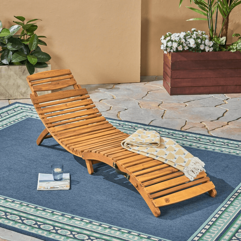 outdoor lounge chair