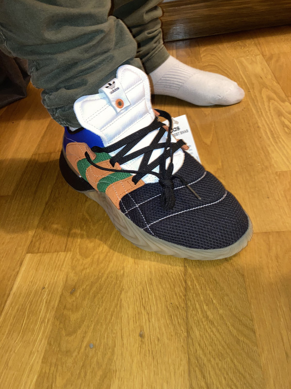 F7113776-FE74-49F2-B196-761FC6CD74D4