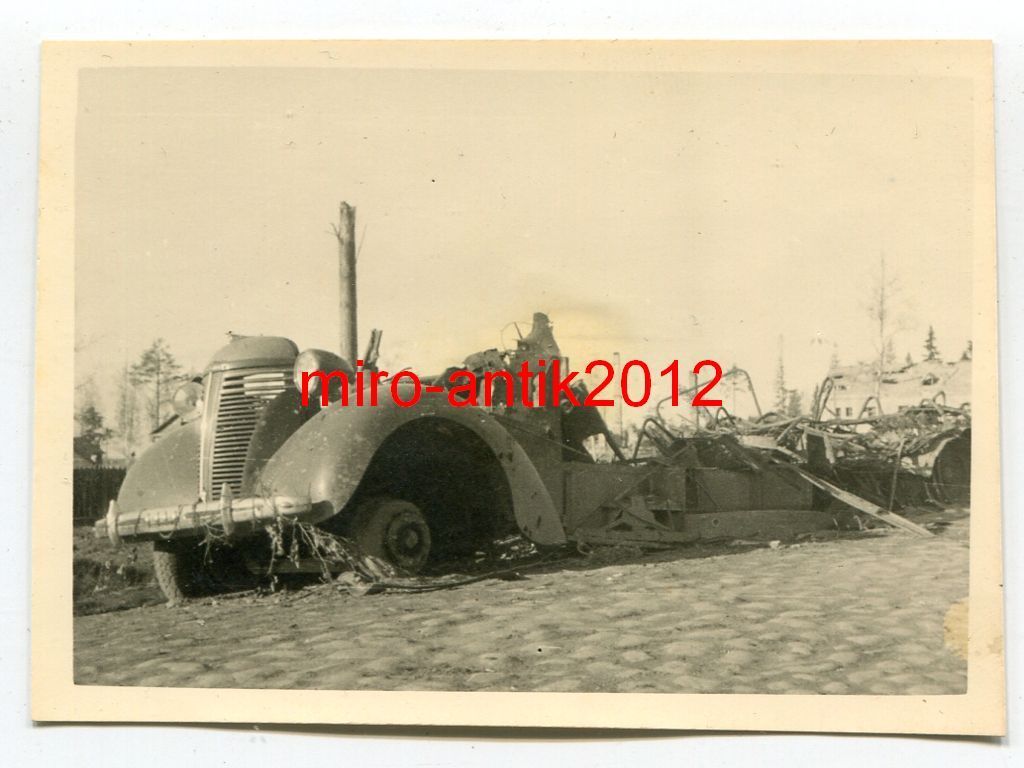 Foto, Wehrmacht, zerstörter PKW, Volltreffer, Dü