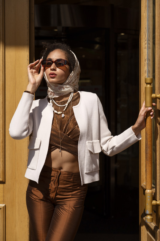 C:\Users\lenovo\Pictures\Saved Pictures\muslim woman\front-view-rich-woman-posing.jpg