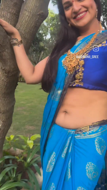 [Image: Ashwini-Sexy-Big-Open-Navel-in-Blue-Sare...24-115.jpg]