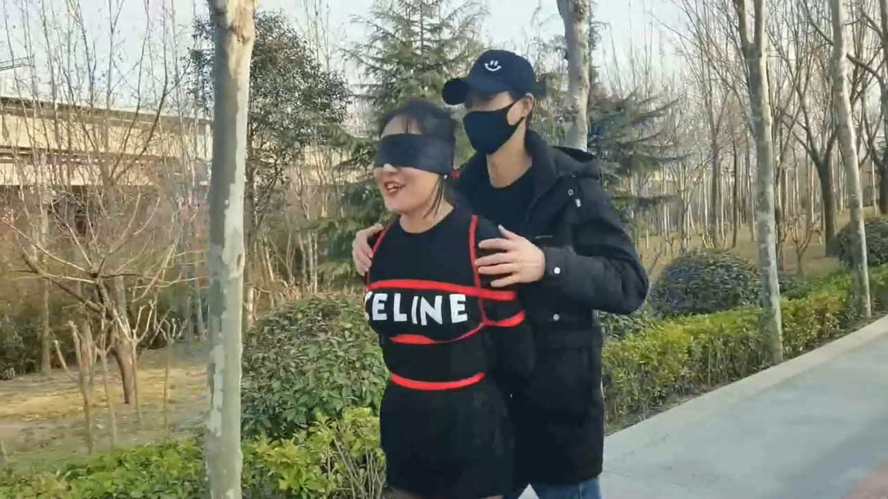 一绳所爱 捆绑蒙眼户外聊天散步.mp4_20220302_085734.873