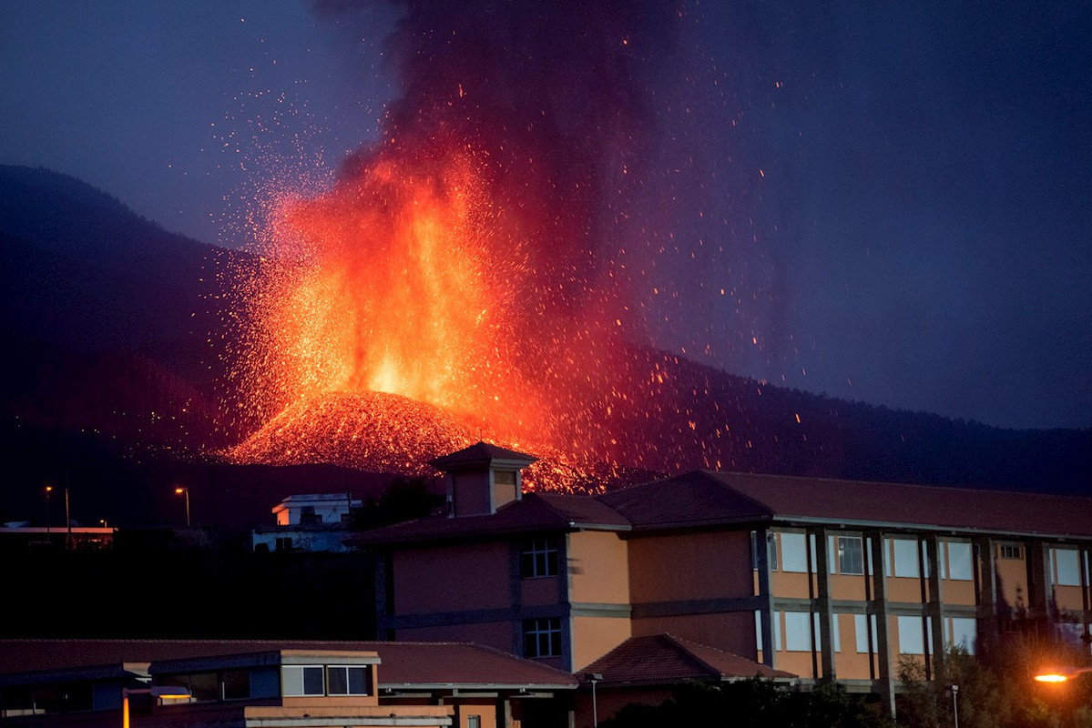 Actividad del volcán de La Palma se vuelve más agresiva y preocupante