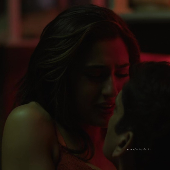 hot-sara-ali-khan-vijay-varma-scene-in-murder-mubarak-2024-movie