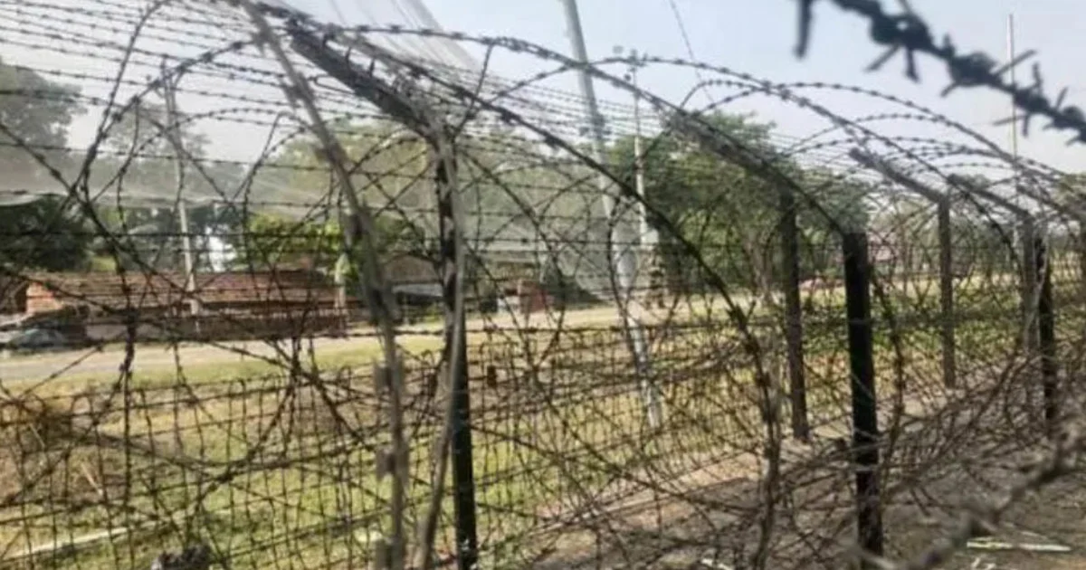 ‘বাংলাদেশি’ সাজিয়ে পুশব্যাকের চেষ্টা, কাশ্মীর থেকে বিশেষ বিমানে বাগডোগরায় ১৫০ জন