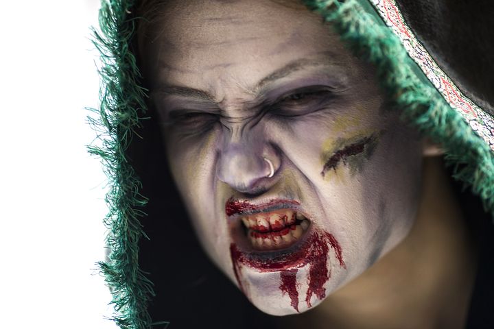 make-up-2408506-480.jpg