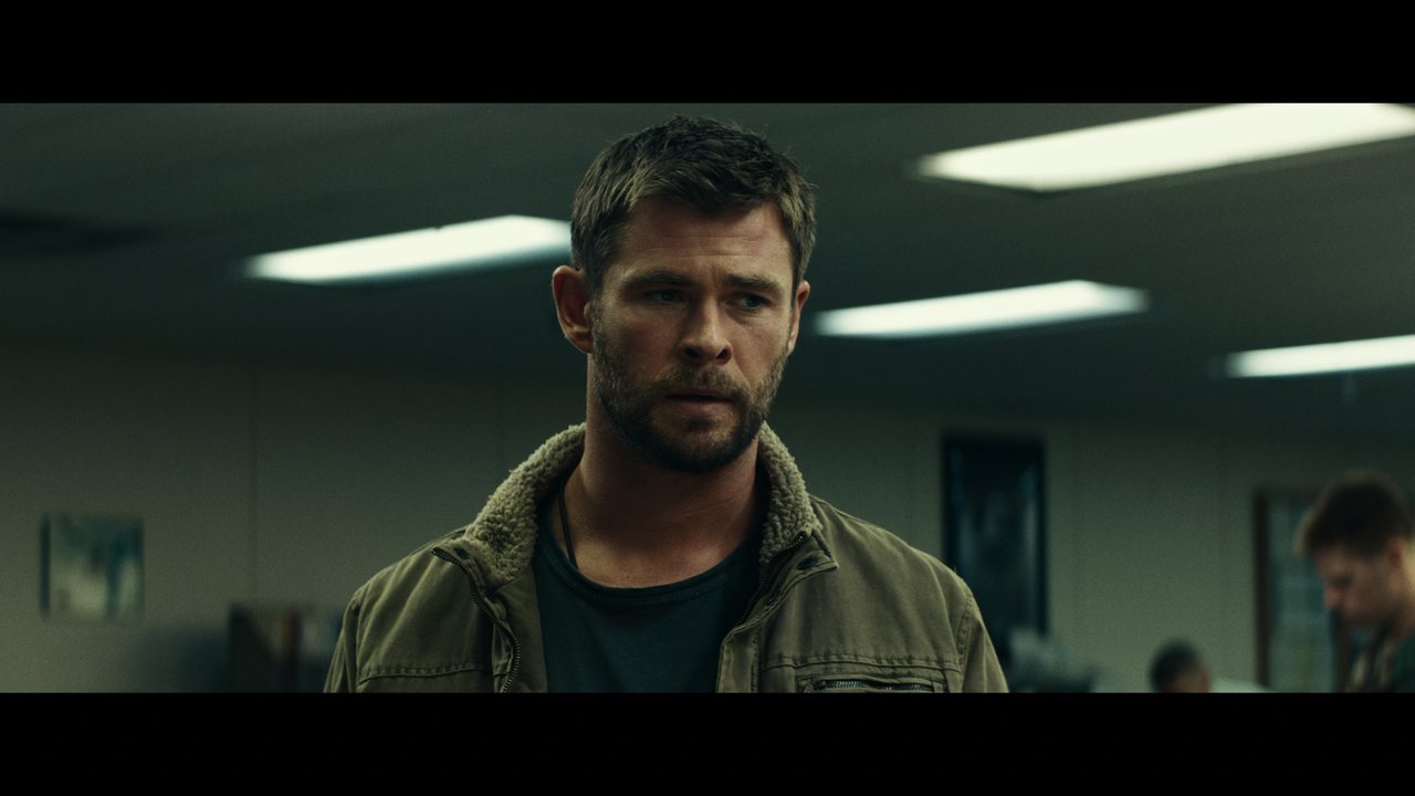 12.Strong.2018.2160p.UHD.BDRemux.DTS-HD.HDR.DoVi.Hybrid.P8.by.DVT.mkv_snapshot_00.05.36_[2022.08.21_