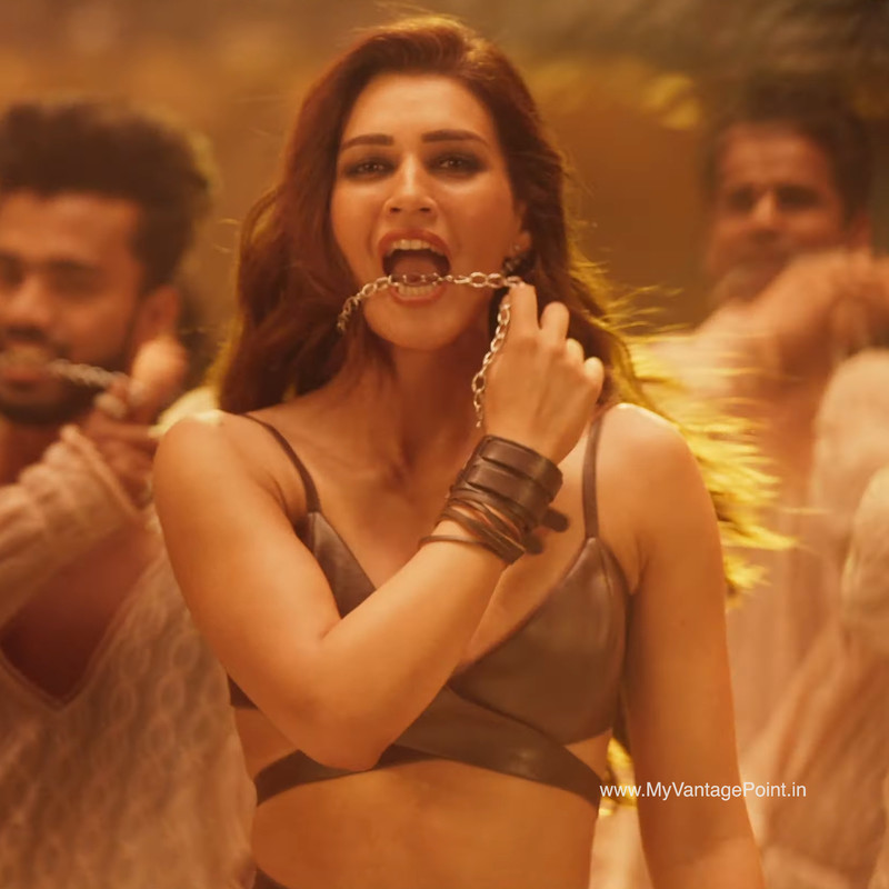 mouth-of-kriti-sanon-in-hum-aaye-hai-song-from-ganapath-movie